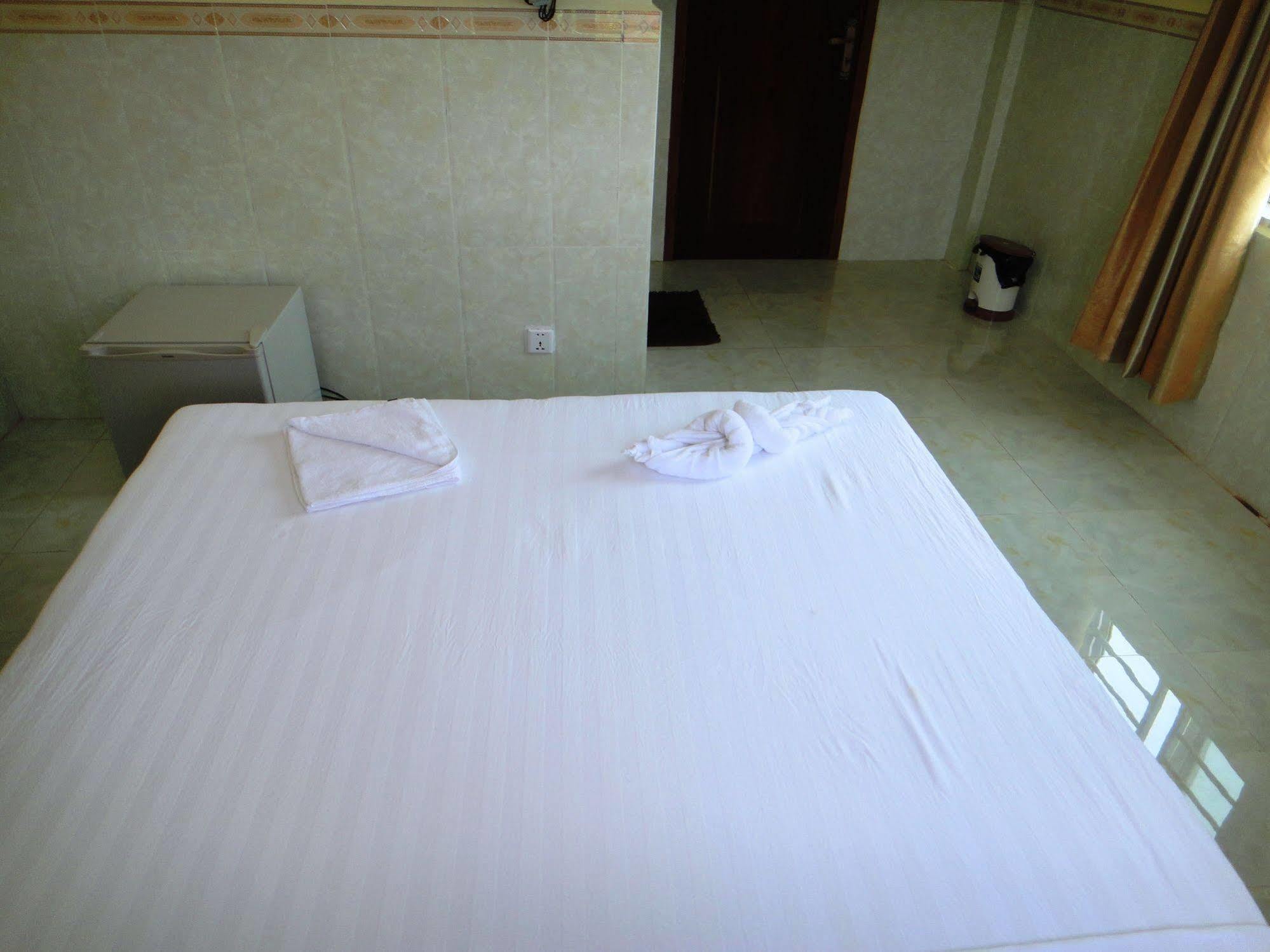 Borey Vatanac Guesthouse Kampot Exteriör bild